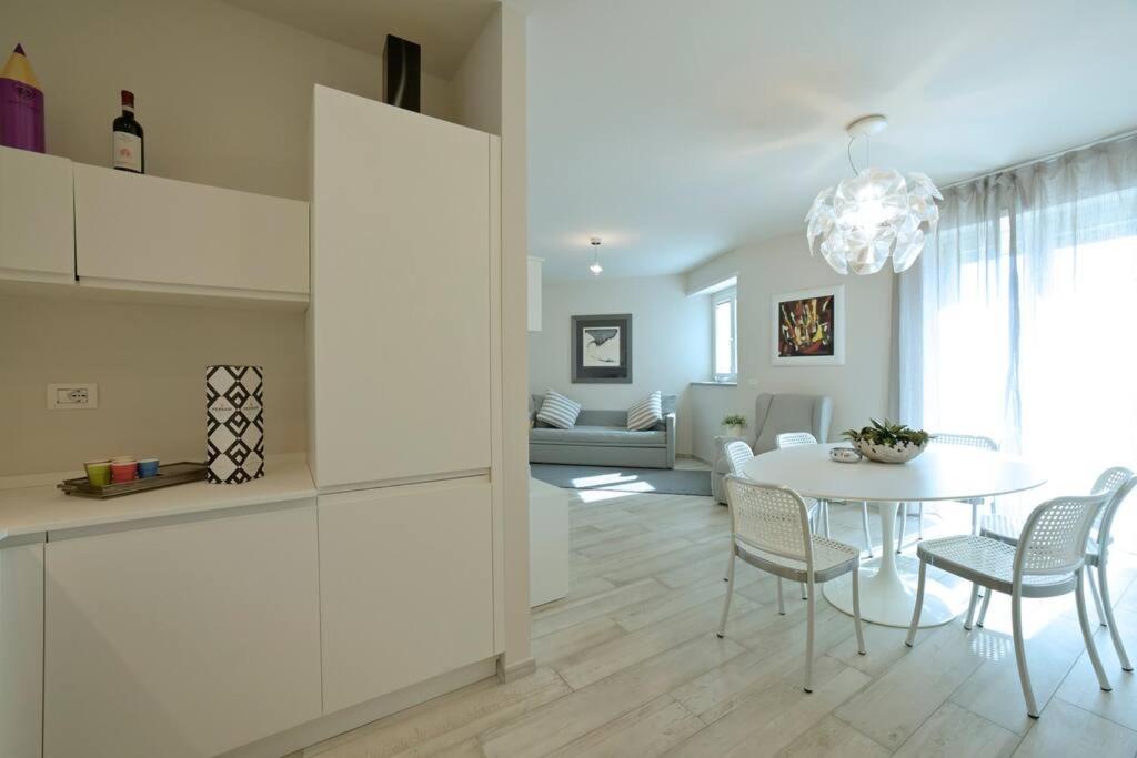Luxury Apartament Con Garage Vista Mare Alassio Per 6 Persone Exterior foto